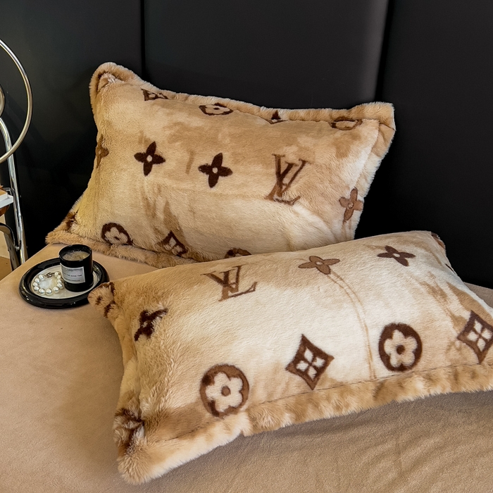 91家纺网 家纺一手货源 找家纺 弗苓家纺 2025新款亲肤舒适兔毛绒四件套 时尚之约