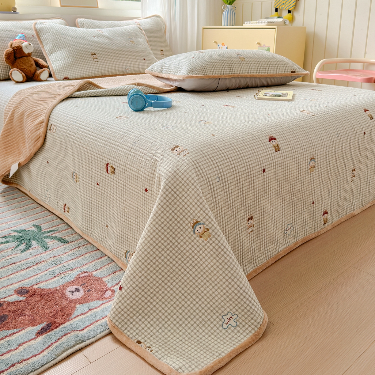 91家纺网 家纺一手货源 找家纺 Sweet dreams甜梦 2025新款牛奶绒全棉床盖三件套 格子布布