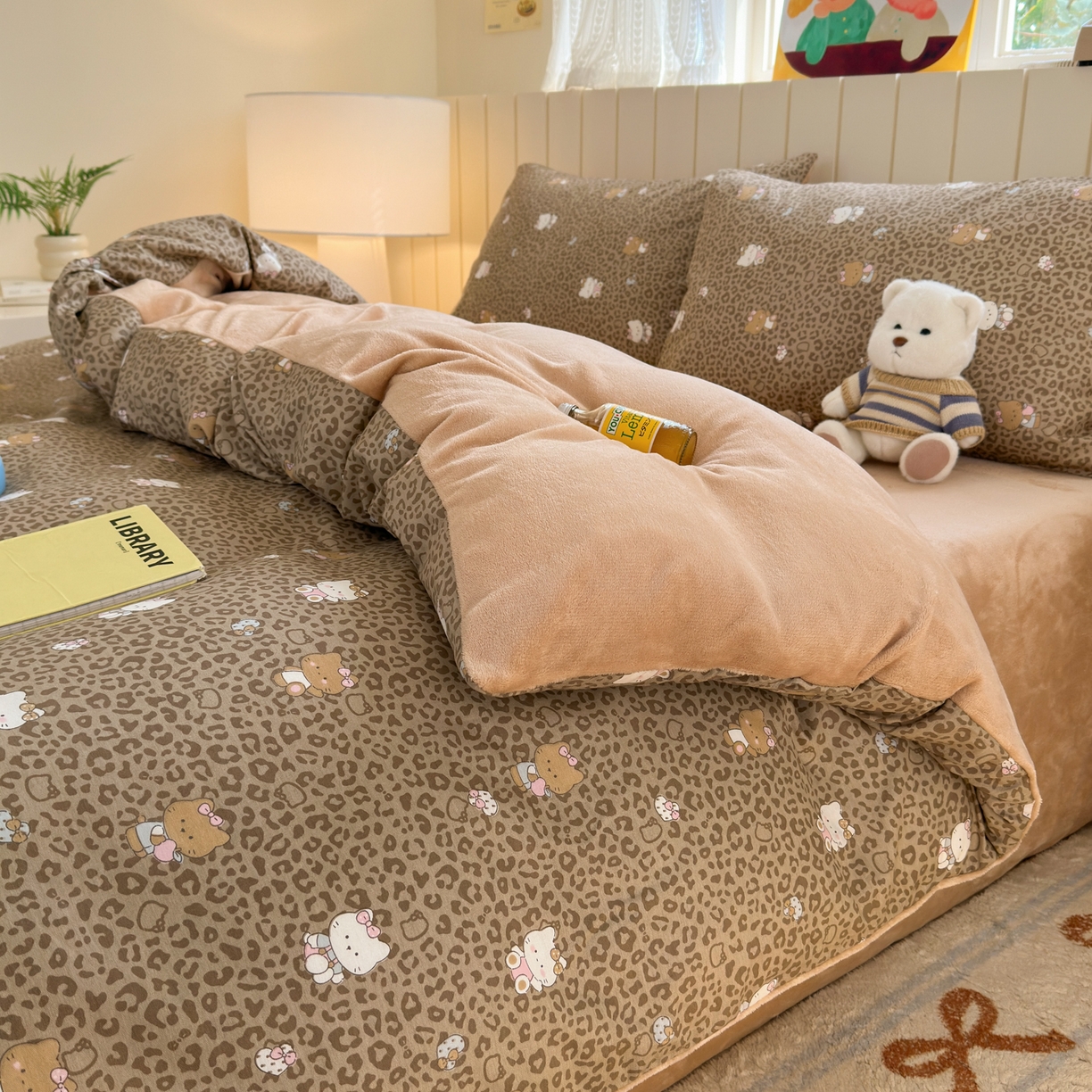 91家纺网 家纺一手货源 找家纺 Sweet dreams甜梦 2025新款棉加绒印花四件套 豹纹小猫奶咖