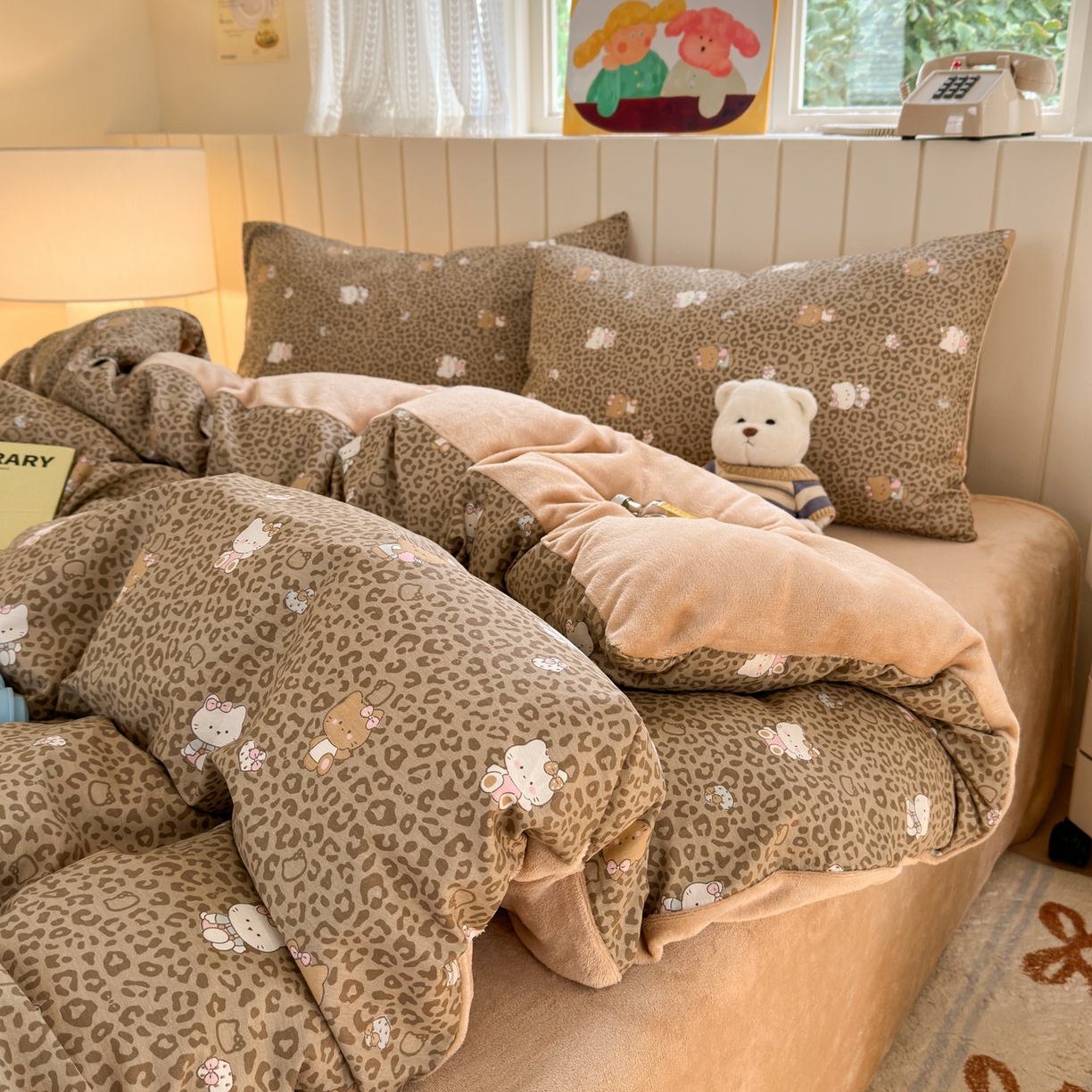 91家纺网 家纺一手货源 找家纺 Sweet dreams甜梦 2025新款棉加绒印花四件套 豹纹小猫奶咖