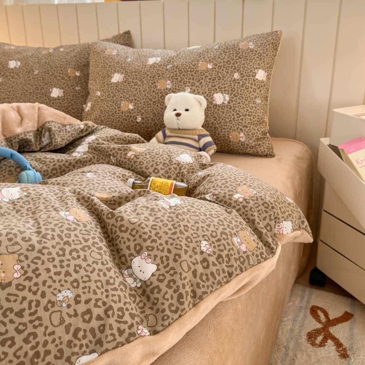 91家纺网 家纺一手货源 找家纺 Sweet dreams甜梦 2025新款棉加绒印花四件套 豹纹小猫奶咖