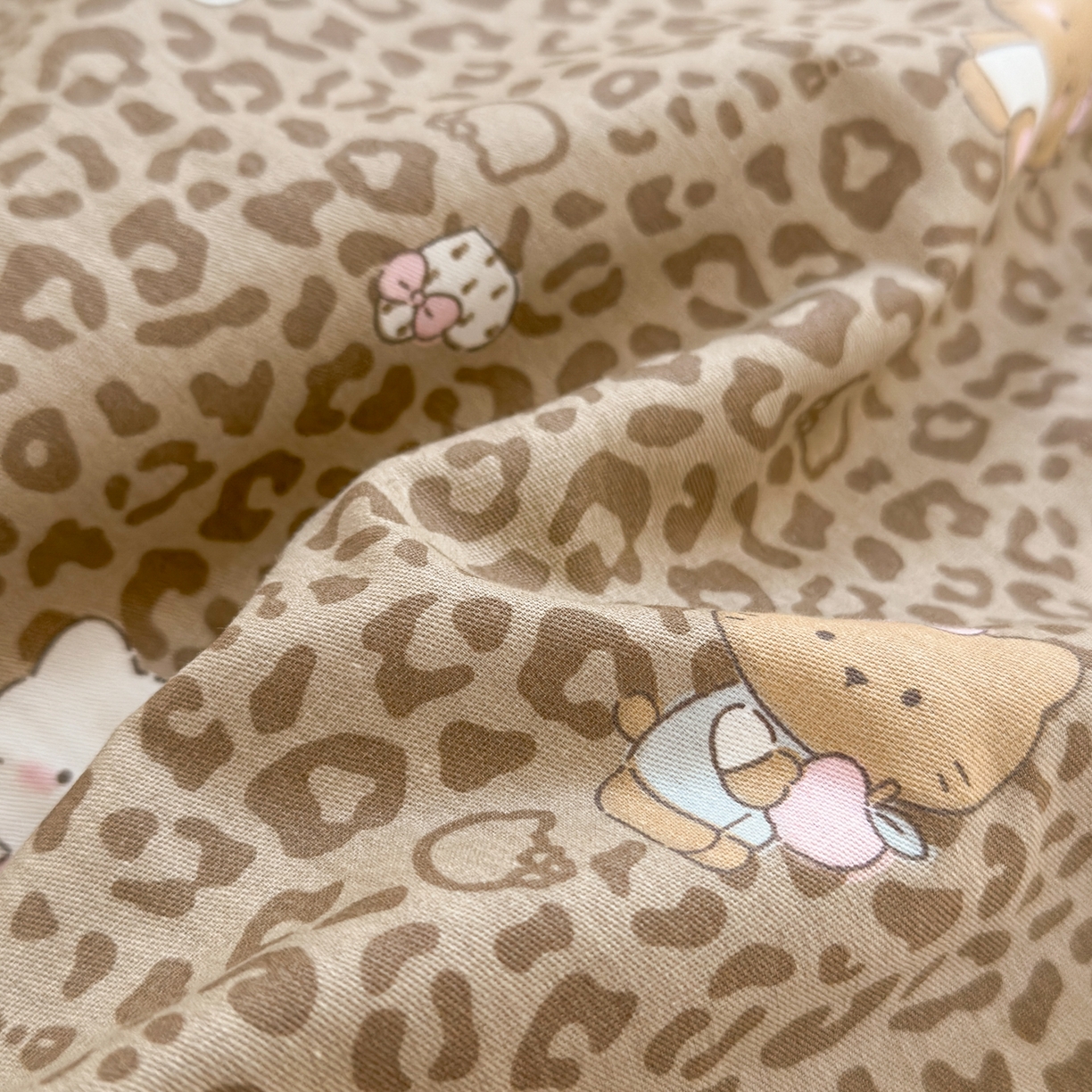 91家纺网 家纺一手货源 找家纺 Sweet dreams甜梦 2025新款棉加绒印花四件套 豹纹小猫奶咖