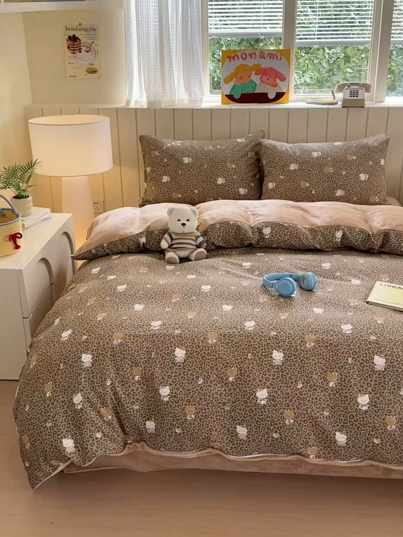 91家纺网 家纺一手货源 找家纺 Sweet dreams甜梦 2025新款棉加绒印花四件套 豹纹小猫奶咖