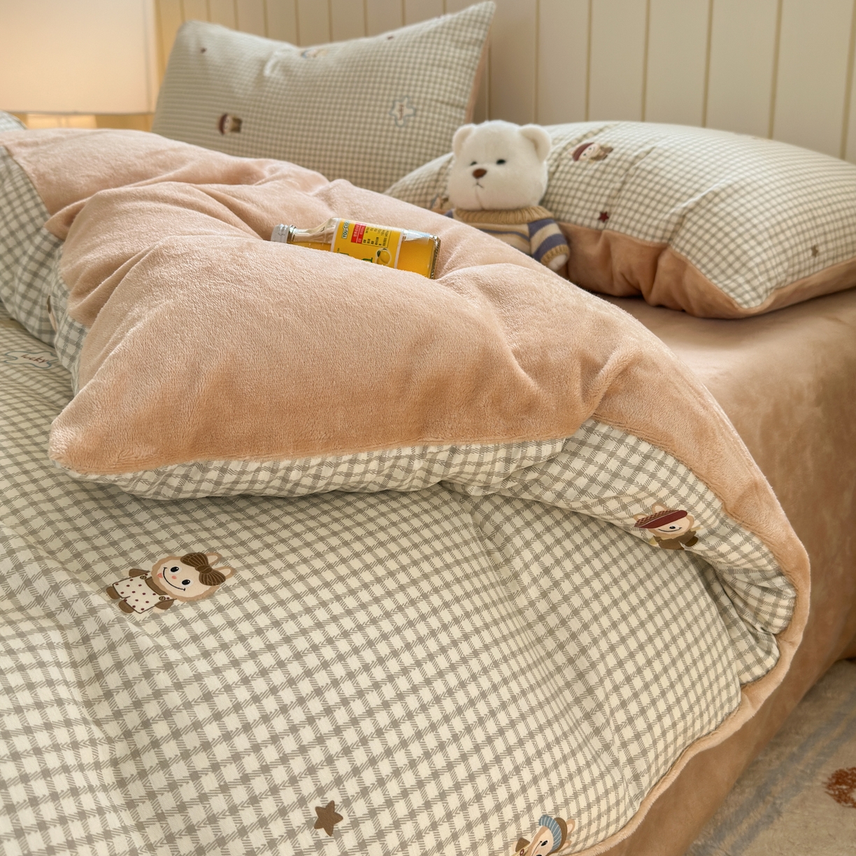 91家纺网 家纺一手货源 找家纺 Sweet dreams甜梦 2025新款棉加绒印花四件套 格子布布