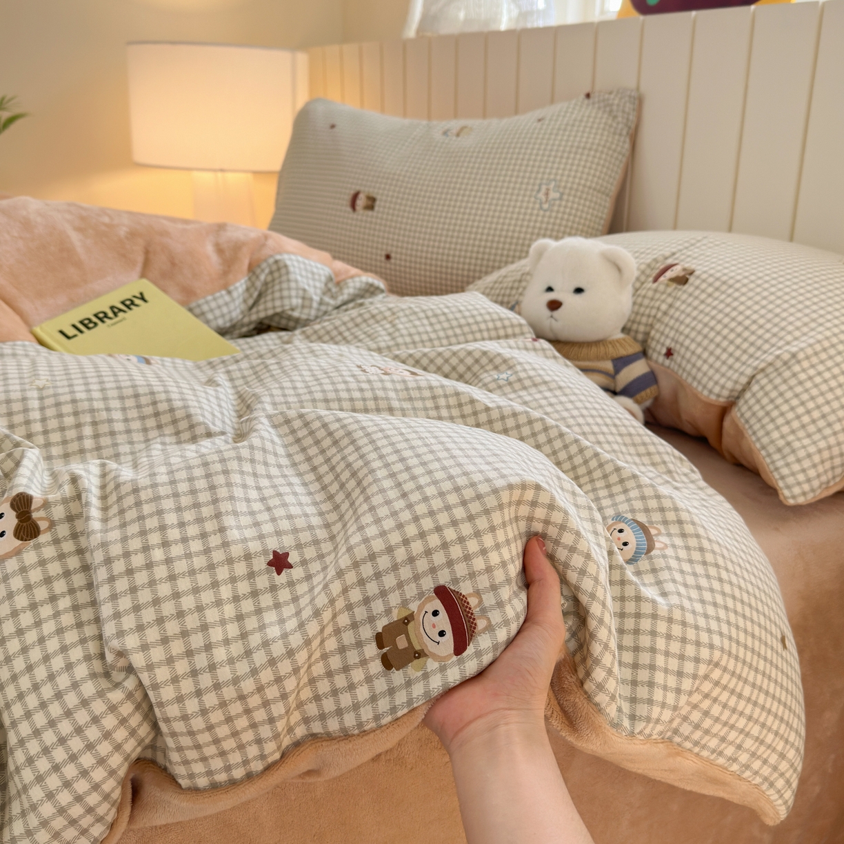 91家纺网 家纺一手货源 找家纺 Sweet dreams甜梦 2025新款棉加绒印花四件套 格子布布