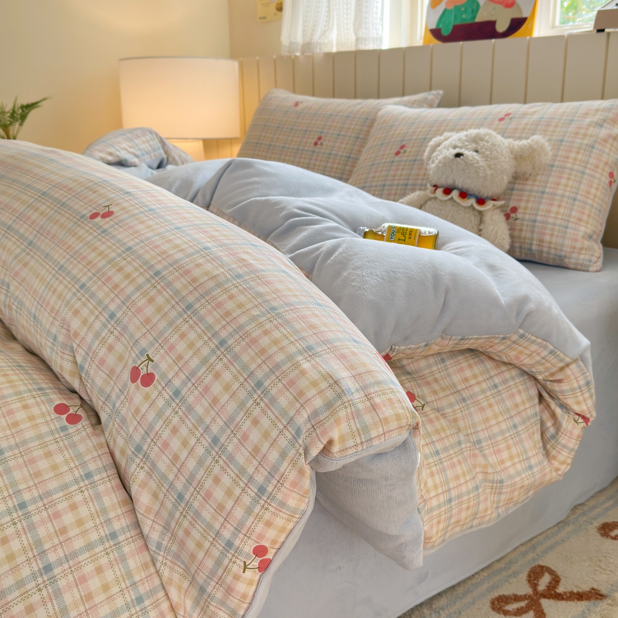 91家纺网 家纺一手货源 找家纺 Sweet dreams甜梦 2025新款棉加绒印花四件套 格子樱桃