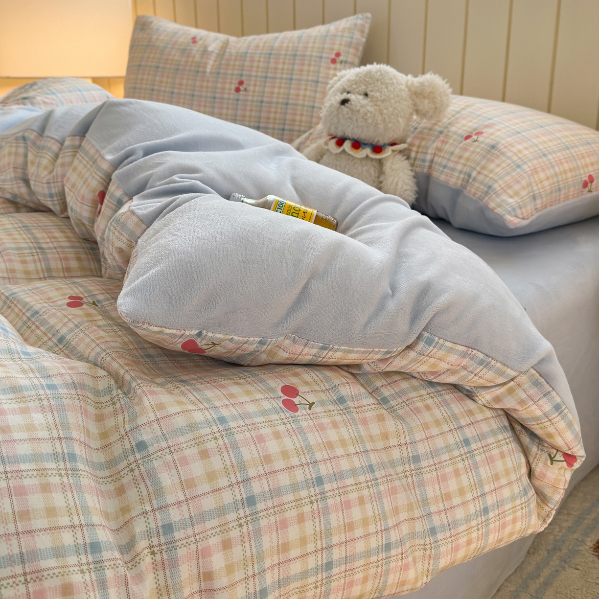 91家纺网 家纺一手货源 找家纺 Sweet dreams甜梦 2025新款棉加绒印花四件套 格子樱桃