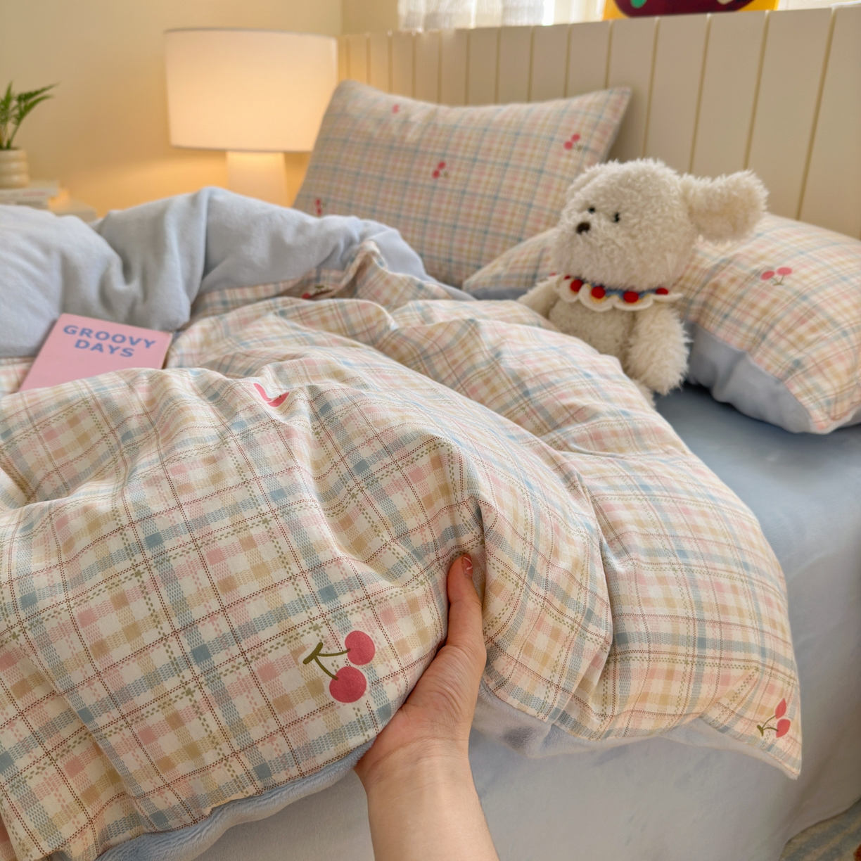 91家纺网 家纺一手货源 找家纺 Sweet dreams甜梦 2025新款棉加绒印花四件套 格子樱桃