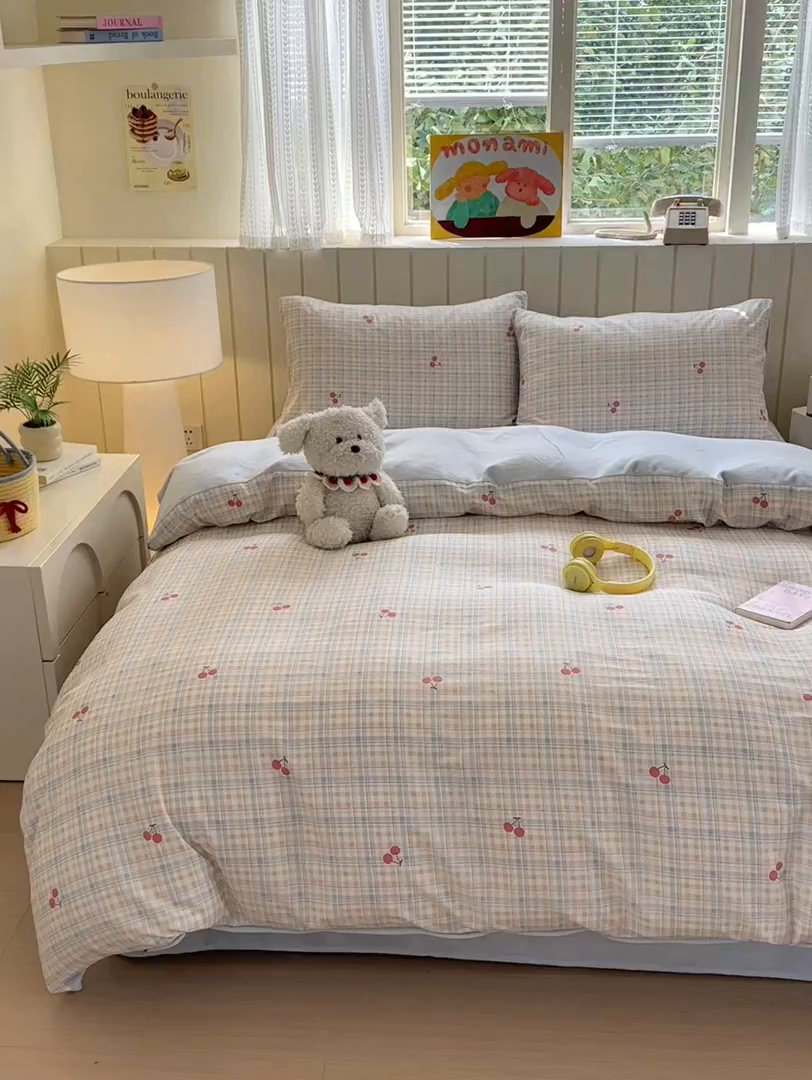 91家纺网 家纺一手货源 找家纺 Sweet dreams甜梦 2025新款棉加绒印花四件套 格子樱桃