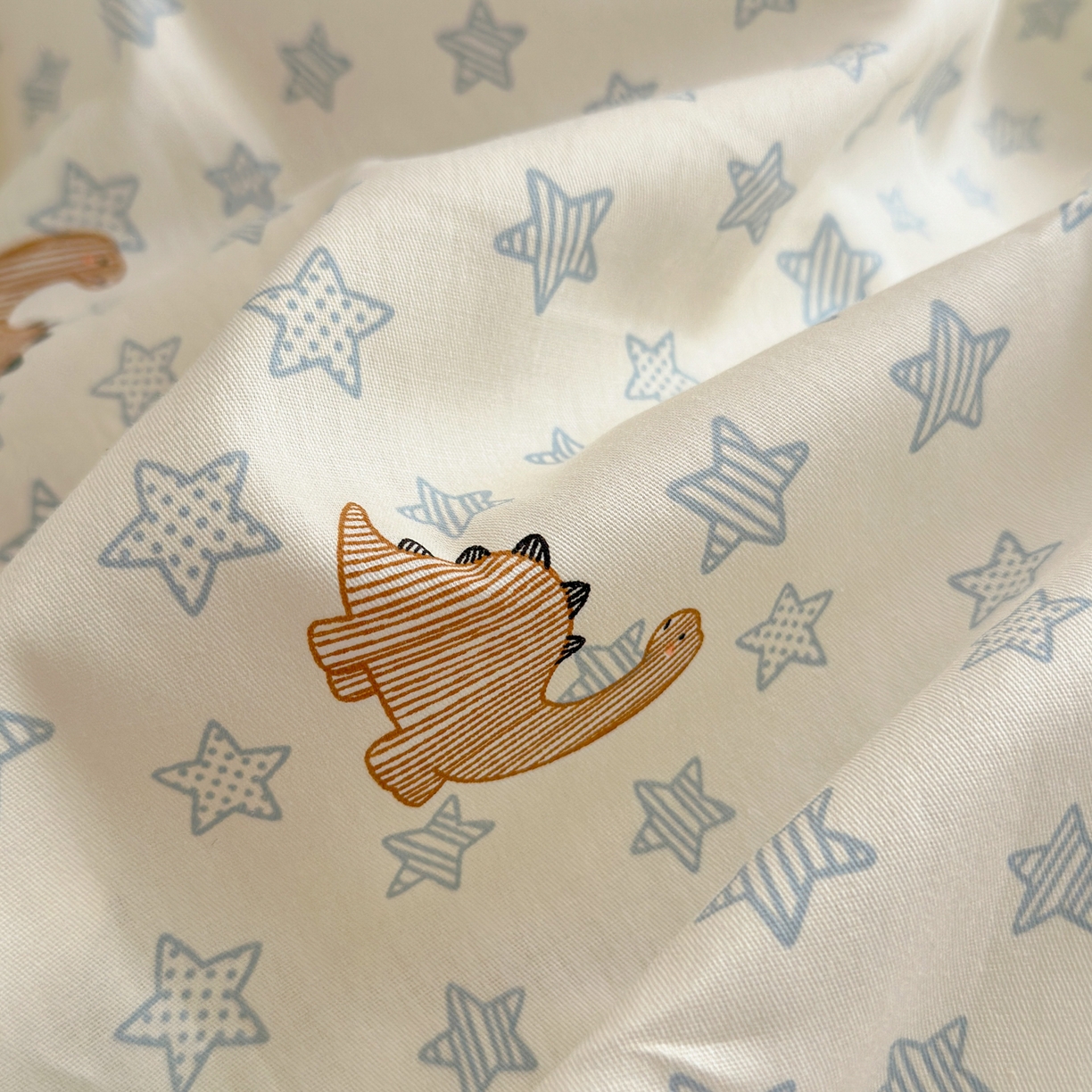 91家纺网 家纺一手货源 找家纺 Sweet dreams甜梦 2025新款棉加绒印花四件套 恐龙乐园