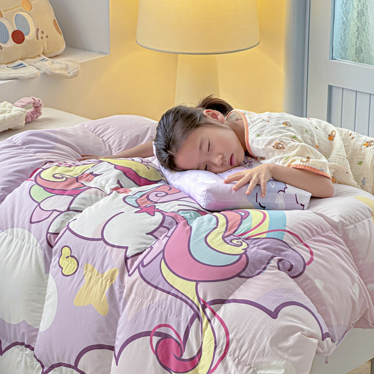 91家纺网 家纺一手货源 找家纺 暖羽屋羽绒馆 2025新款天丝莱赛尔鹅绒丝被芯 抗菌 防螨羽毛被1.2米 白鹅绒丝 儿童学生被子1.5 春秋被 云端小马儿