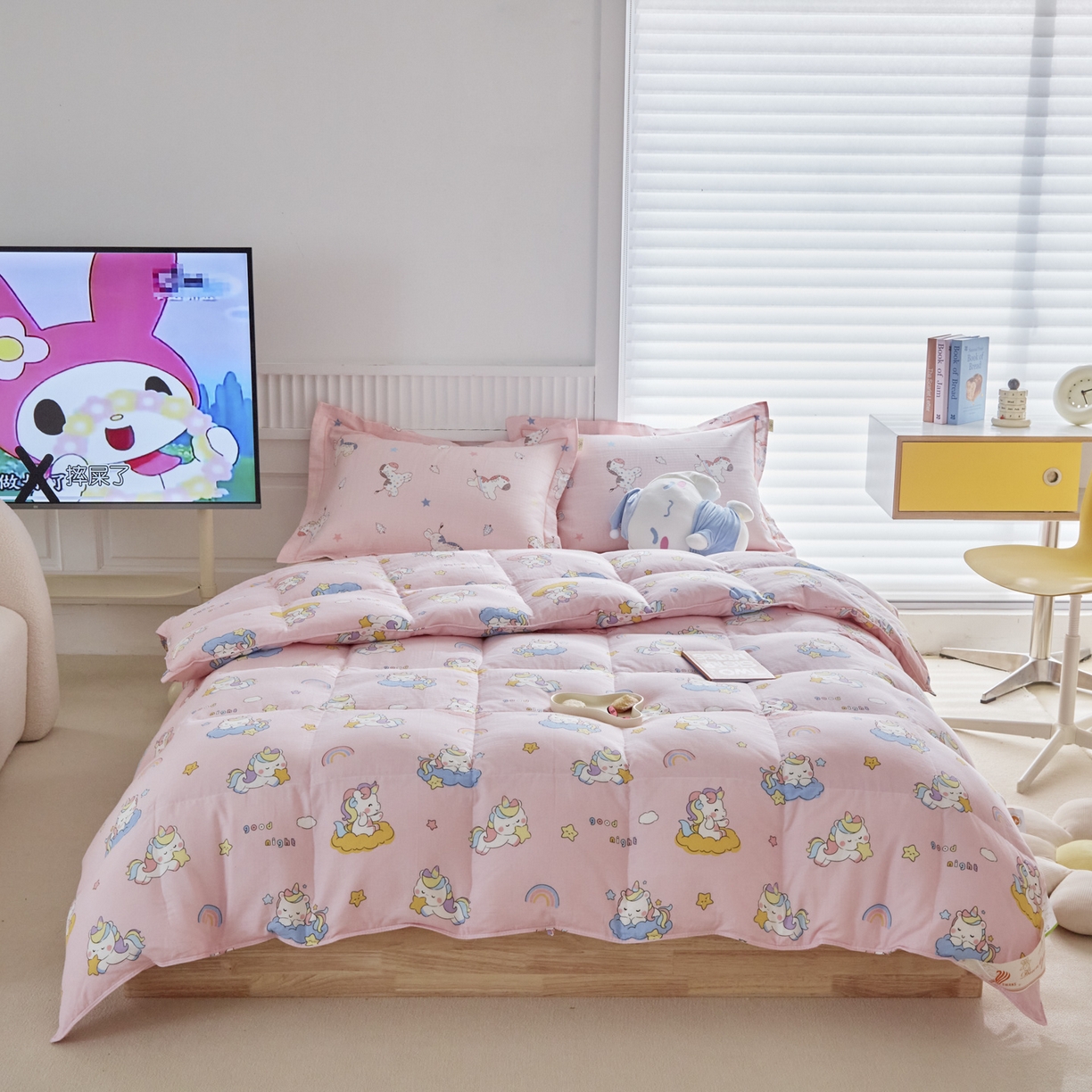 91家纺网 家纺一手货源 找家纺 暖羽屋羽绒馆 2025新款A类双层纱鹅绒丝被芯儿童学生 羽绒被子 羽毛被婴幼儿园 冬被春秋被 星空独角兽 双层纱 带细节