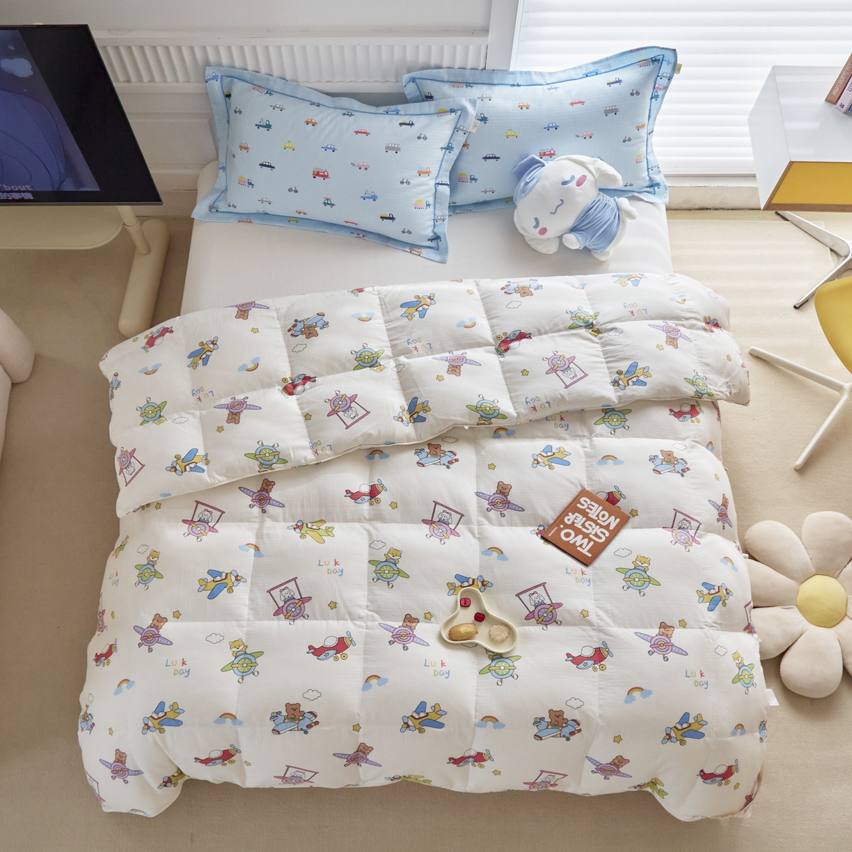 91家纺网 家纺一手货源 找家纺 暖羽屋羽绒馆 2025新款A类双层纱鹅绒丝被芯儿童学生 羽绒被子 羽毛被婴幼儿园 冬被春秋被 自由飞翔 双层纱