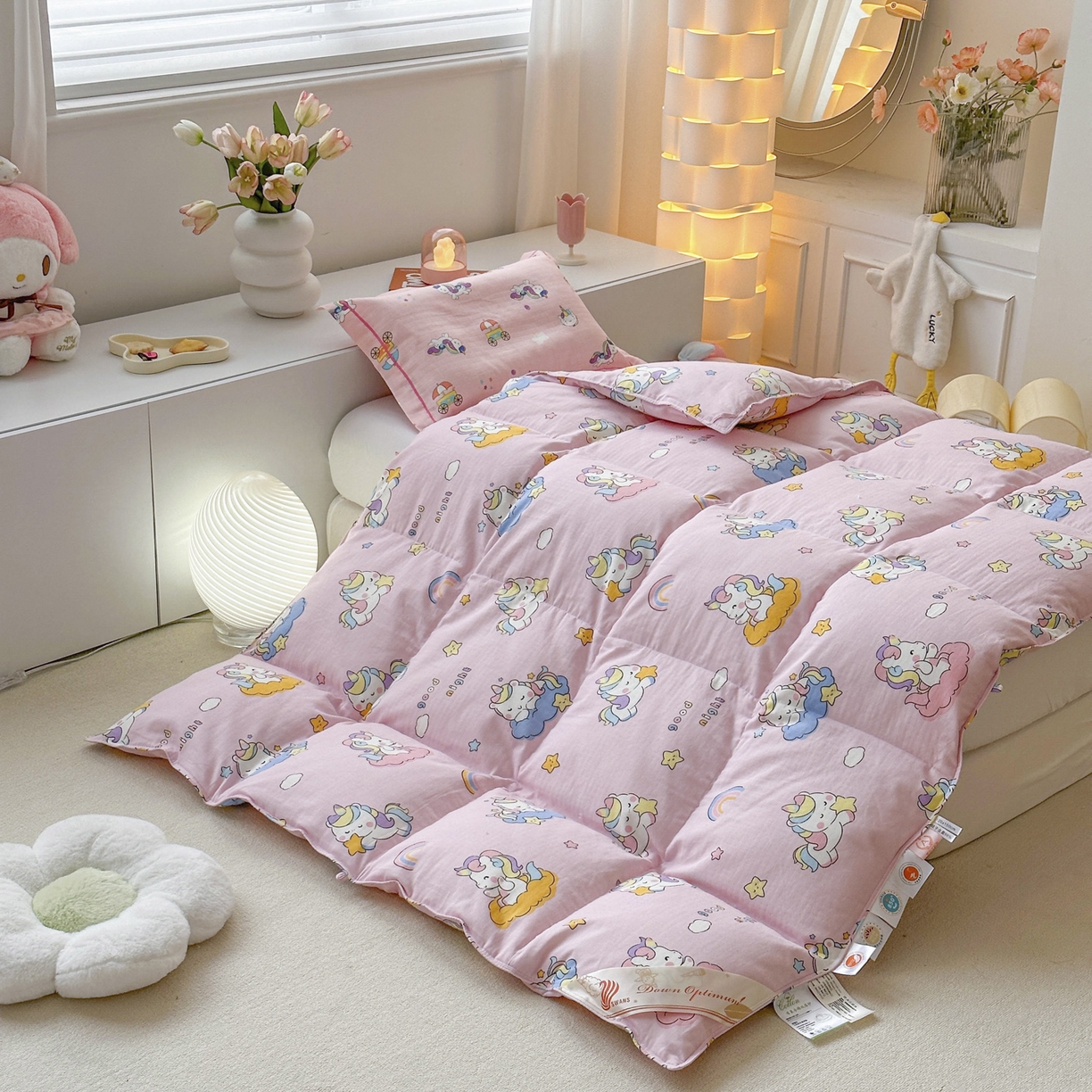 91家纺网 家纺一手货源 找家纺 暖羽屋羽绒馆 2025新款A类双层纱鹅绒丝被芯儿童学生 羽绒被子 羽毛被婴幼儿园 冬被春秋被 星空独角兽 双层纱 带细节