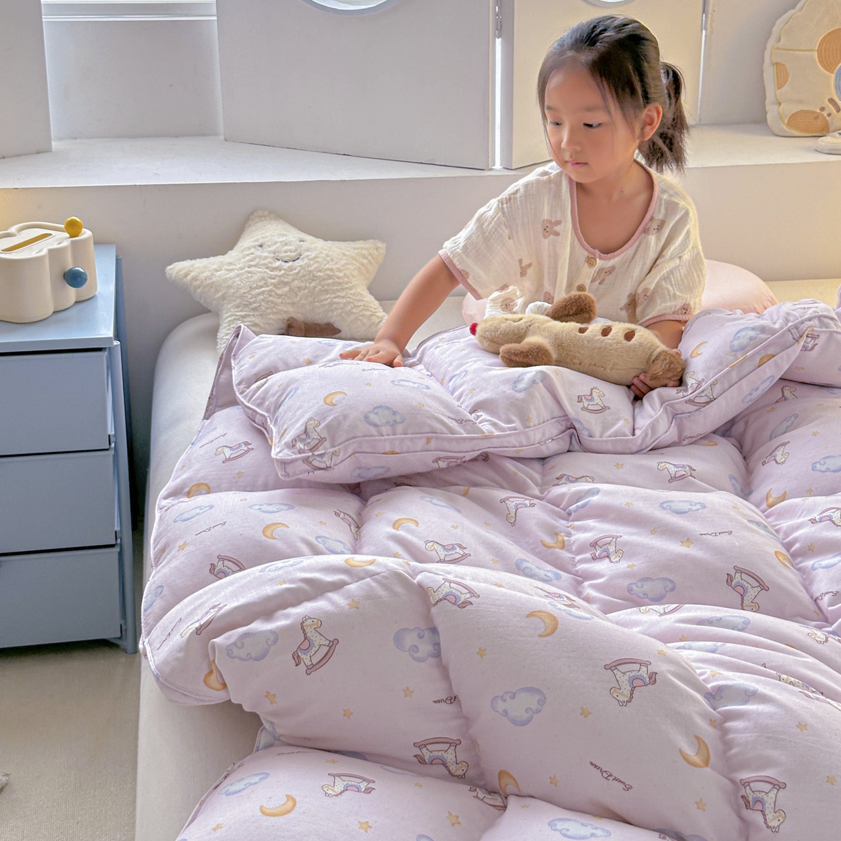 91家纺网 家纺一手货源 找家纺 暖羽屋羽绒馆 2025新款A类双层纱鹅绒丝被芯儿童学生 羽绒被子 羽毛被婴幼儿园 冬被春秋被 快乐梦想