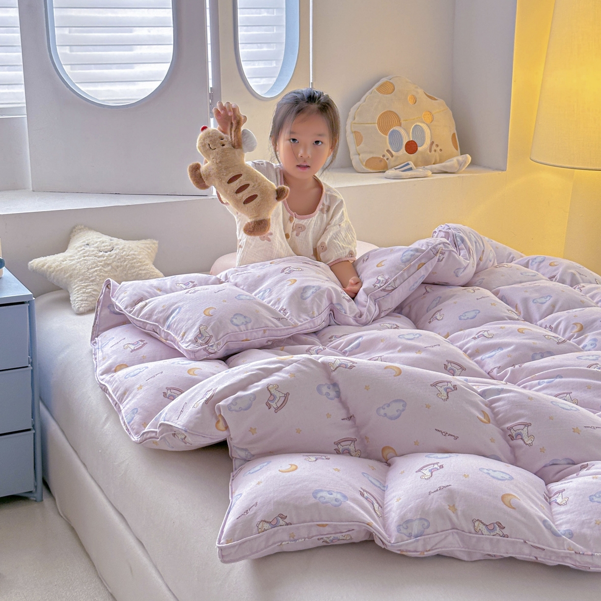 91家纺网 家纺一手货源 找家纺 暖羽屋羽绒馆 2025新款A类双层纱鹅绒丝被芯儿童学生 羽绒被子 羽毛被婴幼儿园 冬被春秋被 快乐梦想