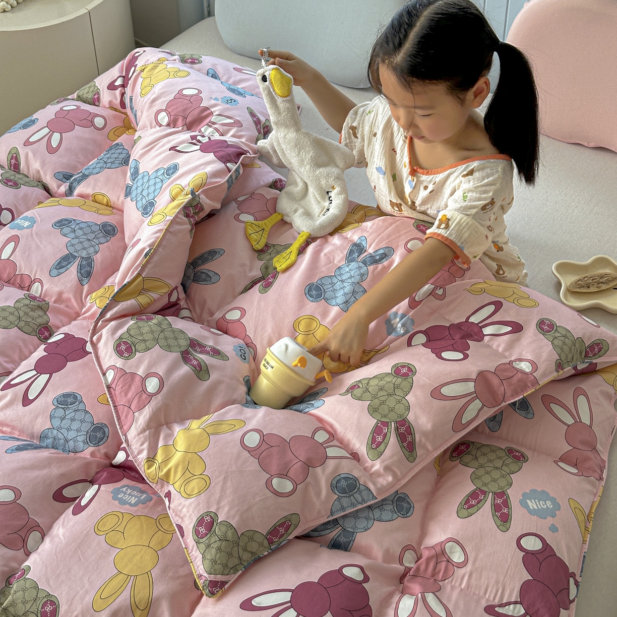 91家纺网 家纺一手货源 找家纺 暖羽屋羽绒馆 2025新款儿童纯棉鹅绒丝被芯60s卡通学生婴幼儿园1.2米羽绒被子1.5米宿舍羽绒冬被 时尚八宝