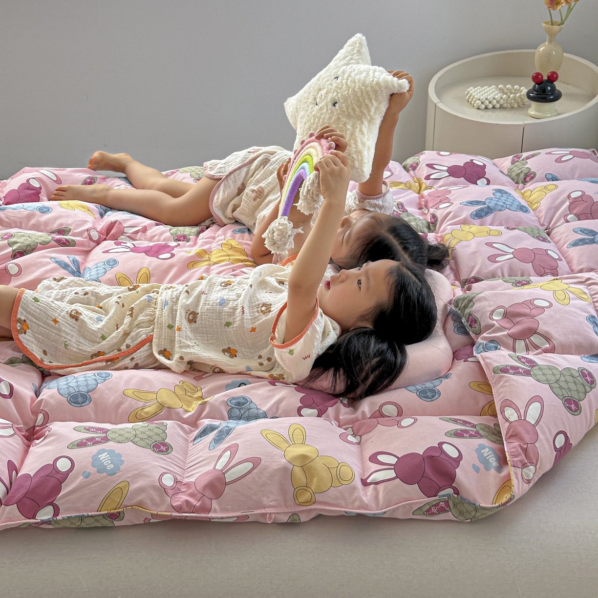 91家纺网 家纺一手货源 找家纺 暖羽屋羽绒馆 2025新款儿童纯棉鹅绒丝被芯60s卡通学生婴幼儿园1.2米羽绒被子1.5米宿舍羽绒冬被 时尚八宝