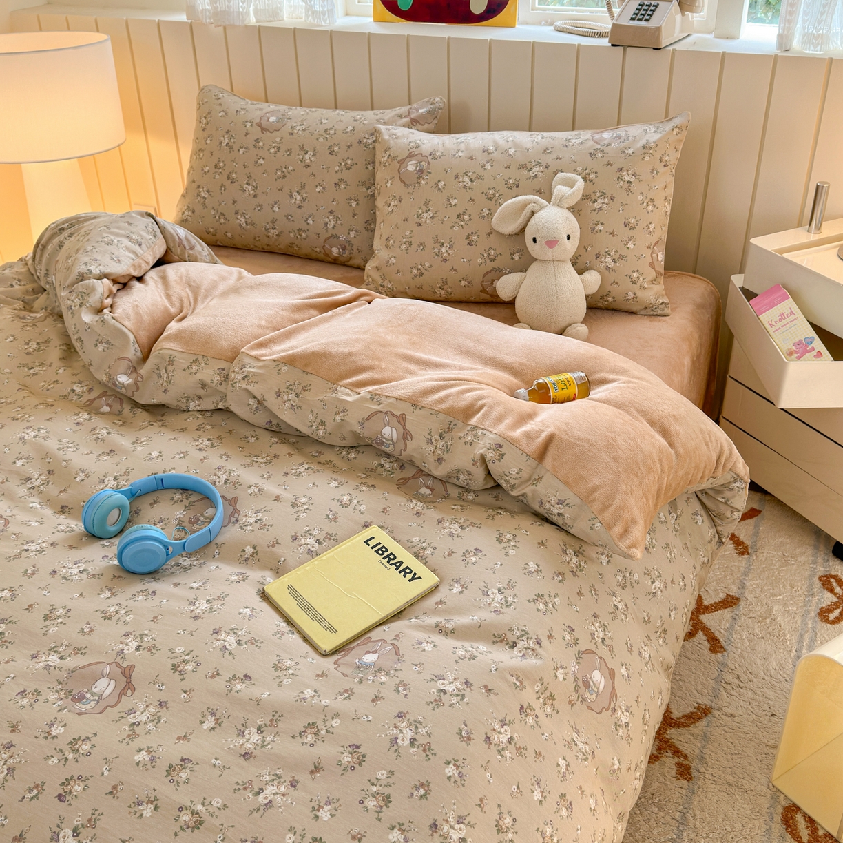 91家纺网 家纺一手货源 找家纺 Sweet dreams甜梦 2025新款棉加绒印花四件套 奶茶兔子