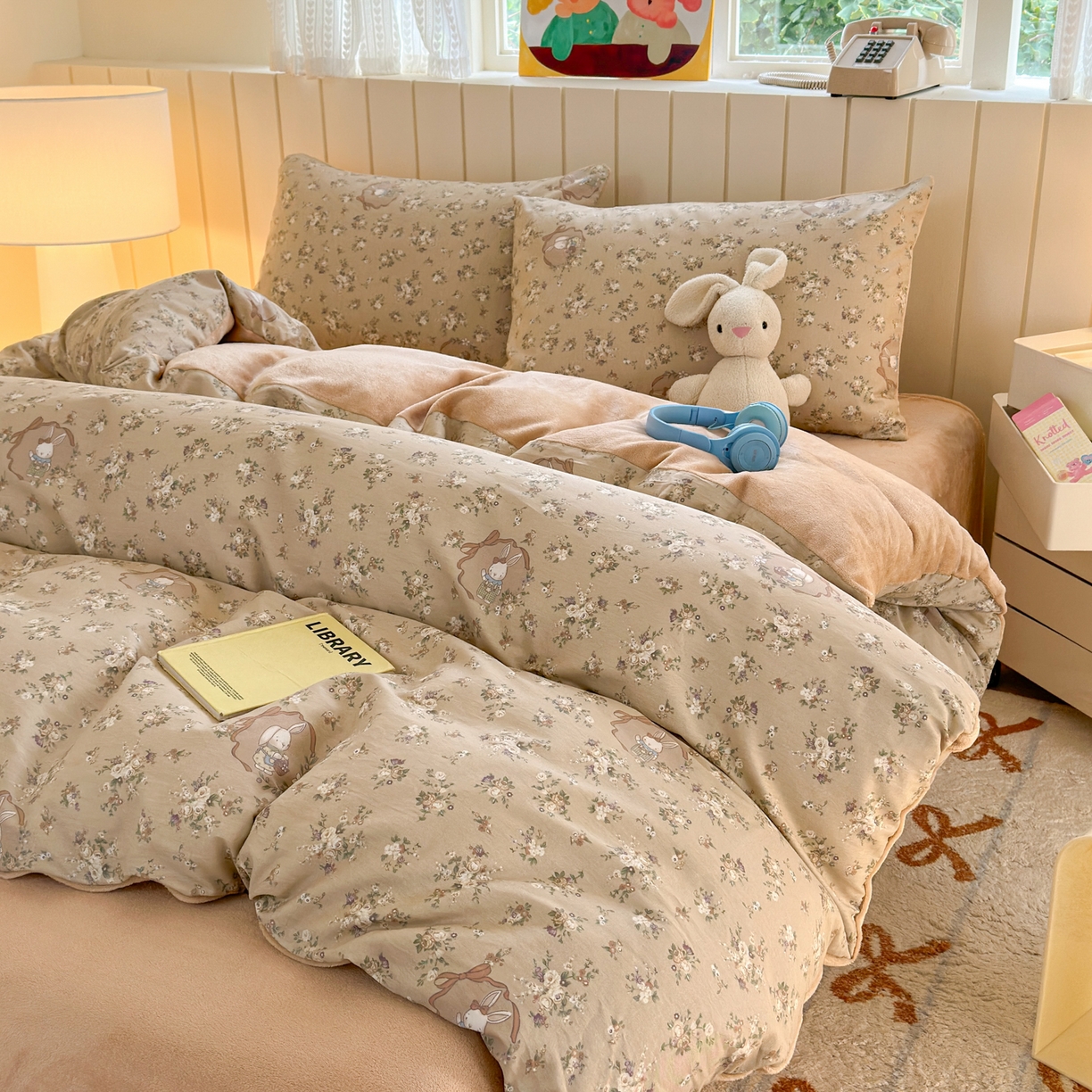 91家纺网 家纺一手货源 找家纺 Sweet dreams甜梦 2025新款棉加绒印花四件套 奶茶兔子