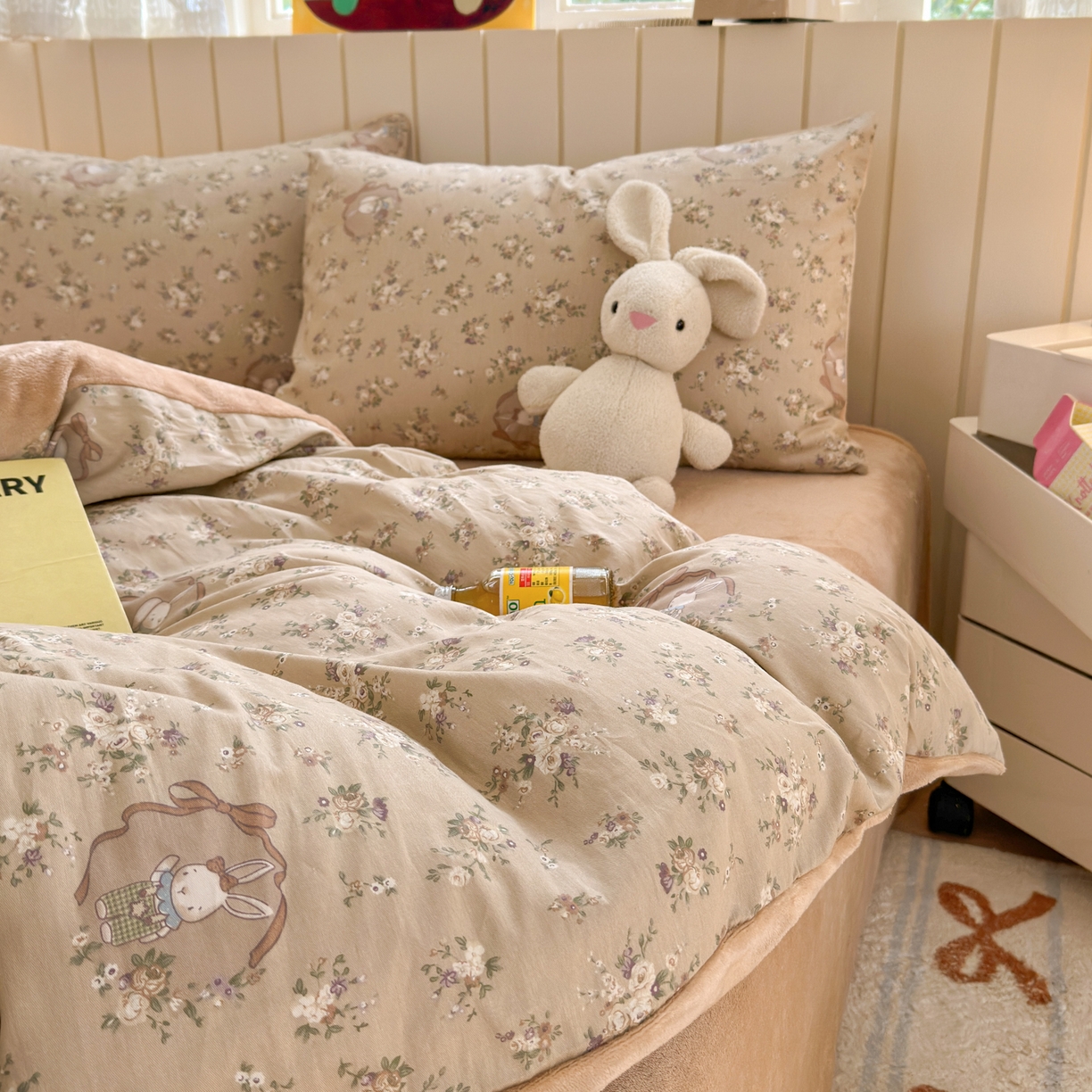 91家纺网 家纺一手货源 找家纺 Sweet dreams甜梦 2025新款棉加绒印花四件套 奶茶兔子