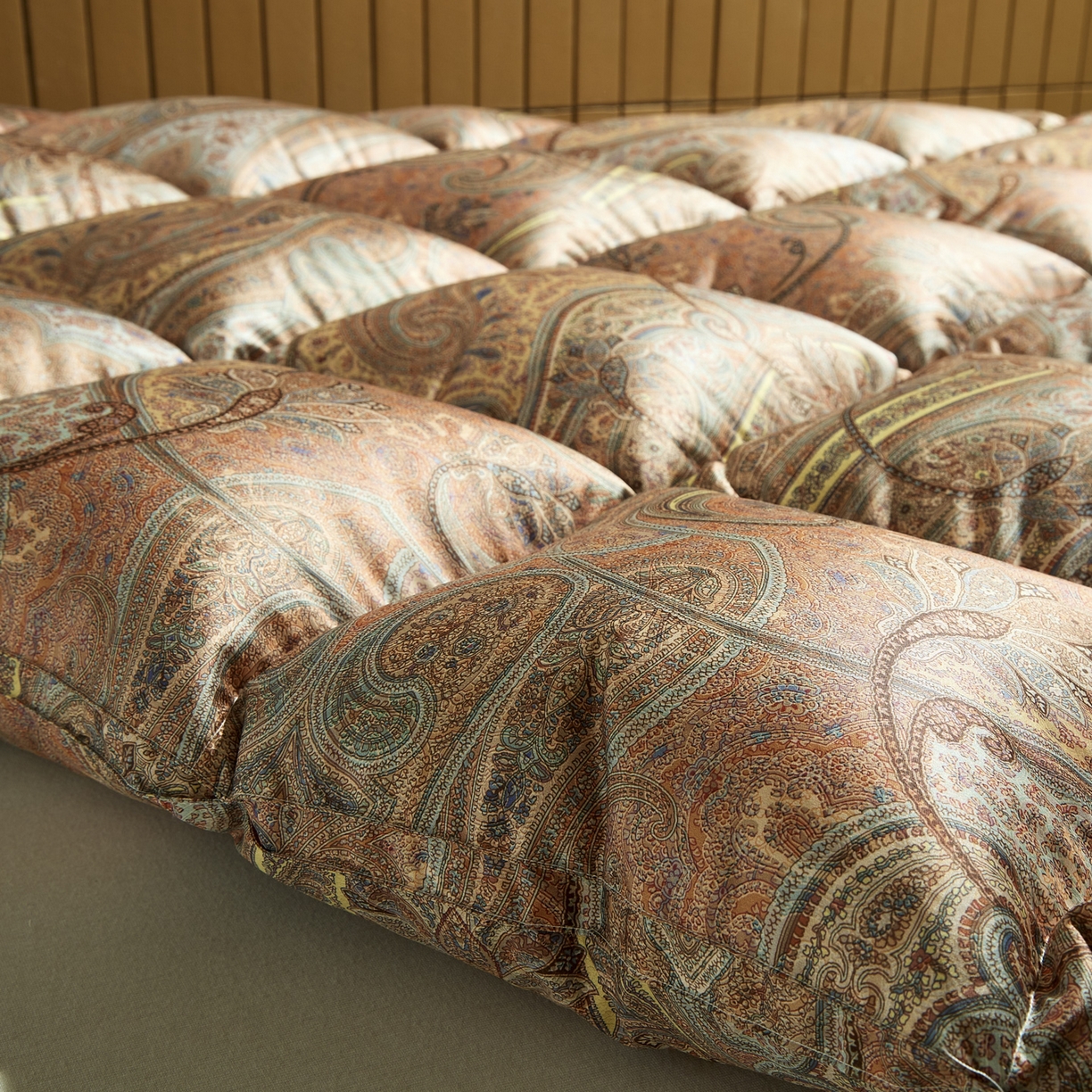 91家纺网 家纺一手货源 找家纺 暖羽屋羽绒馆 2025新款印花鹅绒丝冬被 羽绒被子 春秋白鹅绒被芯 羽毛被子双人加厚冬被 芳华