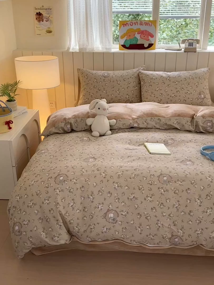 91家纺网 家纺一手货源 找家纺 Sweet dreams甜梦 2025新款棉加绒印花四件套 奶茶兔子