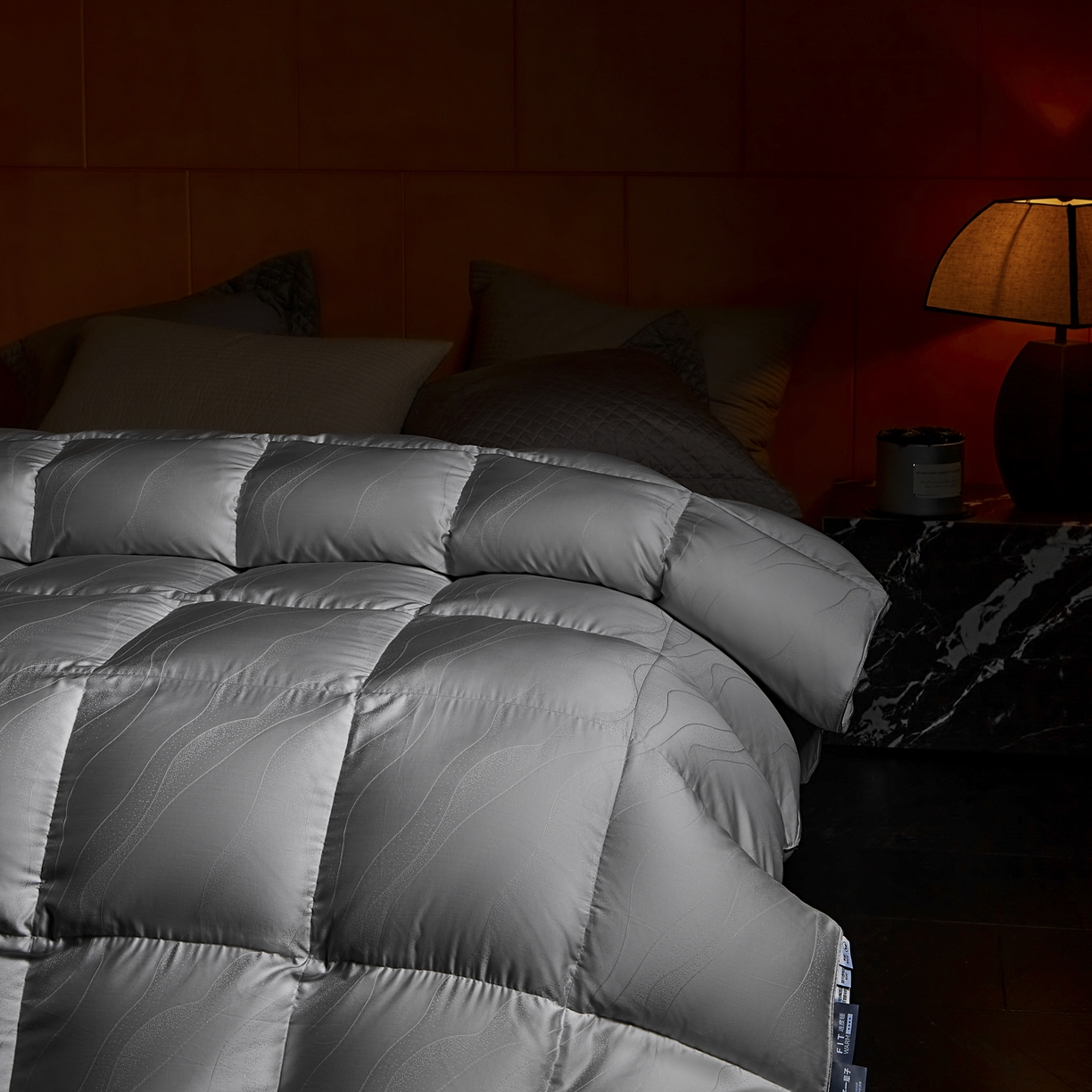 91家纺网 家纺一手货源 找家纺 暖羽屋羽绒馆 2025新款梦幻鎏金95鸭绒被芯 95羽绒被 白鸭绒被子双人秋冬婚庆被 梦幻鎏金 灰