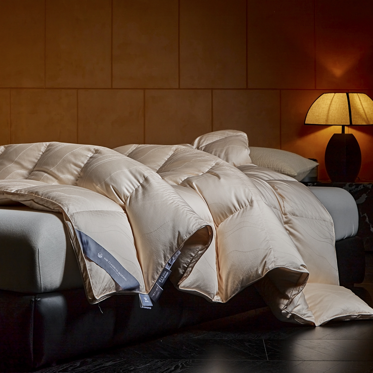 91家纺网 家纺一手货源 找家纺 （总）暖羽屋羽绒馆 2025新款梦幻鎏金95鸭绒被芯 95羽绒被 白鸭绒被子双人秋冬婚庆被