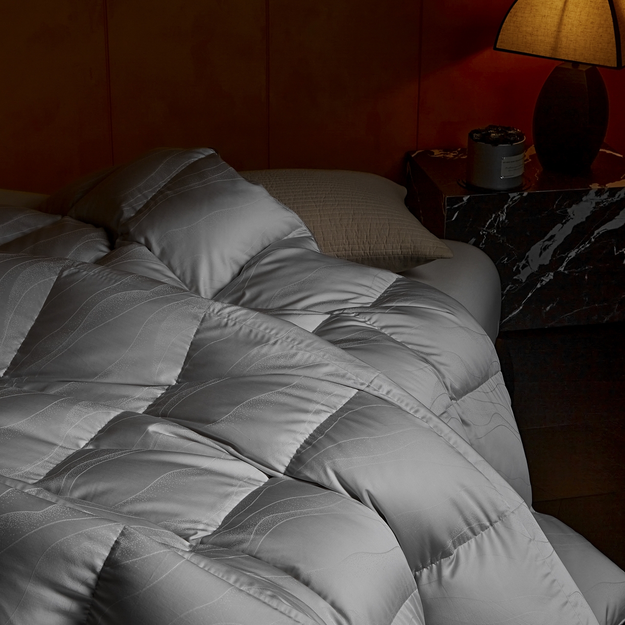 91家纺网 家纺一手货源 找家纺 暖羽屋羽绒馆 2025新款梦幻鎏金95鸭绒被芯 95羽绒被 白鸭绒被子双人秋冬婚庆被 梦幻鎏金 灰