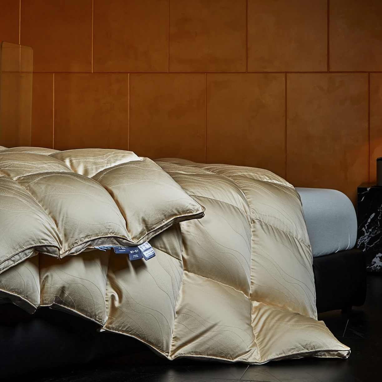 91家纺网 家纺一手货源 找家纺 暖羽屋羽绒馆 2025新款梦幻鎏金95鸭绒被芯 95羽绒被 白鸭绒被子双人秋冬婚庆被 梦幻鎏金 黄