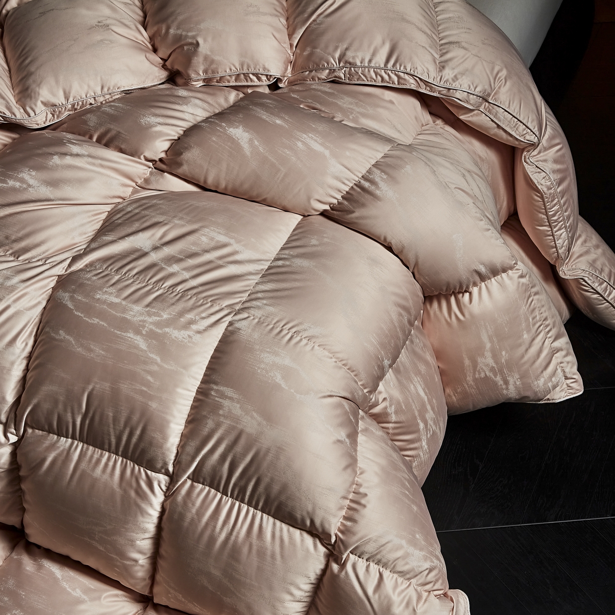 91家纺网 家纺一手货源 找家纺 （总）暖羽屋羽绒馆 2025新款峰峦95鸭绒被子 双人婚庆冬被 白鸭绒被芯两米羽绒被子