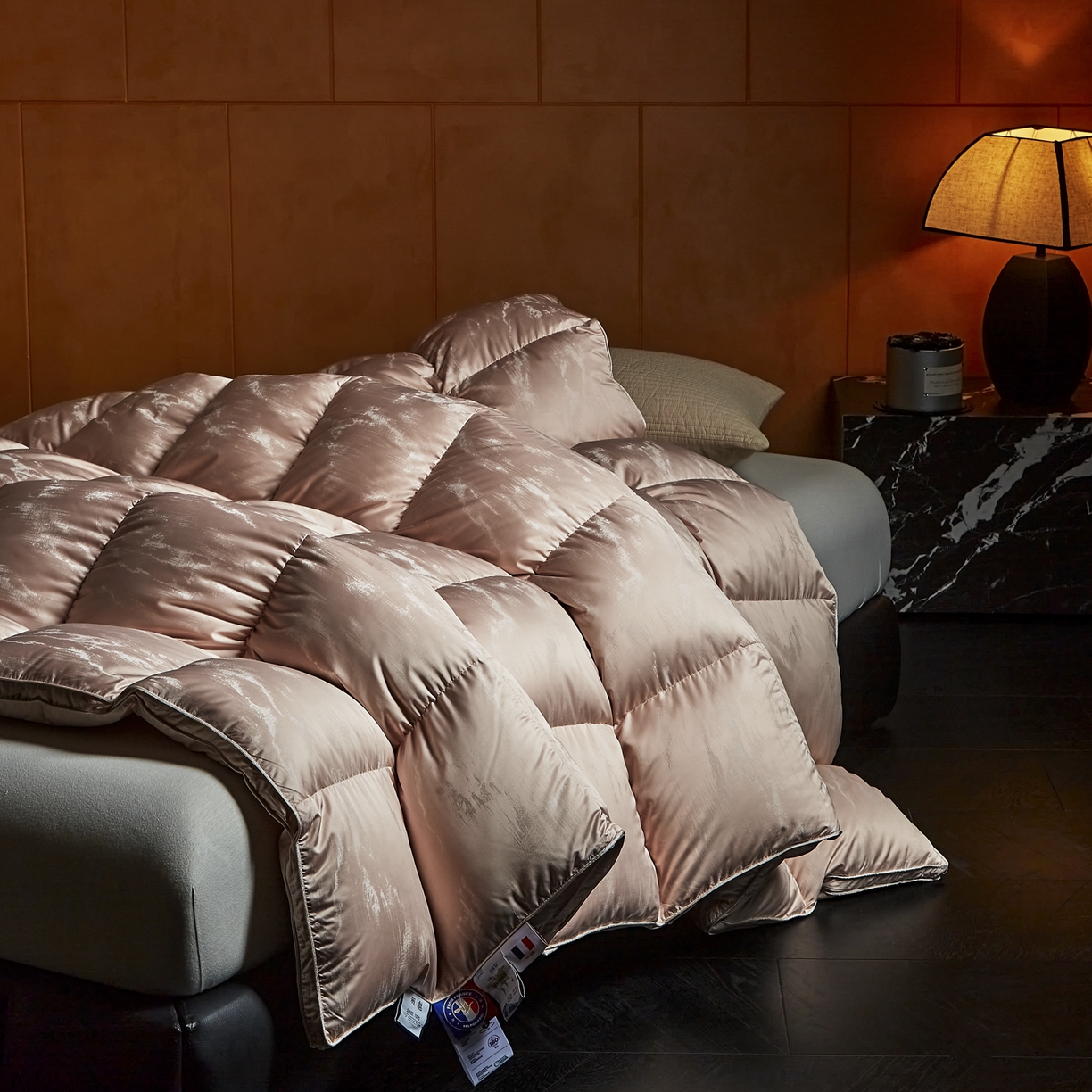 91家纺网 家纺一手货源 找家纺 （总）暖羽屋羽绒馆 2025新款峰峦95鸭绒被子 双人婚庆冬被 白鸭绒被芯两米羽绒被子