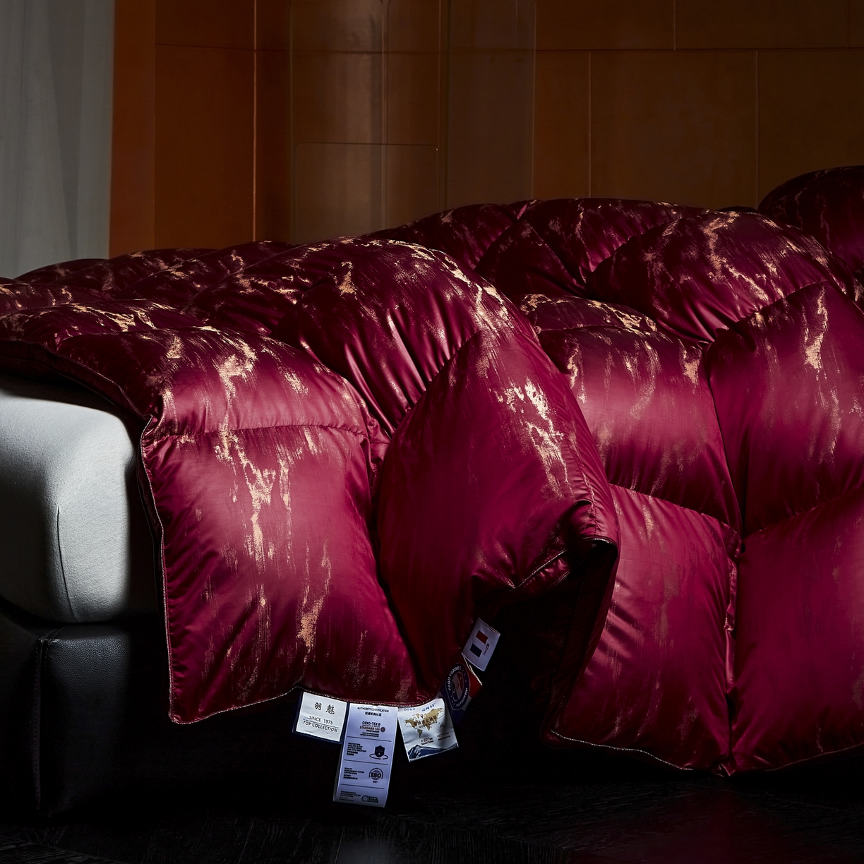 91家纺网 家纺一手货源 找家纺 暖羽屋羽绒馆 2025新款峰峦95鸭绒被子 双人婚庆冬被 白鸭绒被芯两米羽绒被子 峰峦 涟漪红