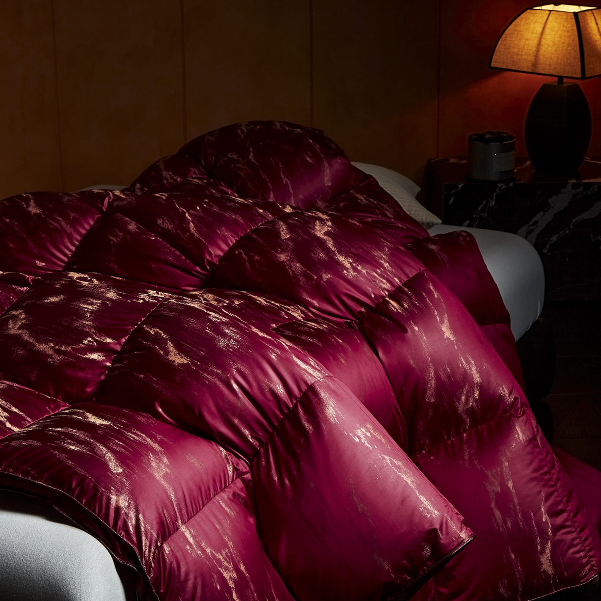 91家纺网 家纺一手货源 找家纺 暖羽屋羽绒馆 2025新款峰峦95鸭绒被子 双人婚庆冬被 白鸭绒被芯两米羽绒被子 峰峦 涟漪红