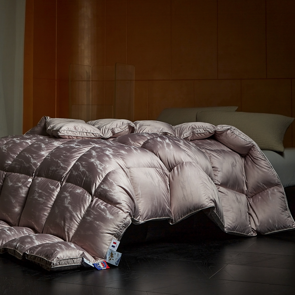 91家纺网 家纺一手货源 找家纺 暖羽屋羽绒馆 2025新款峰峦95鸭绒被子 双人婚庆冬被 白鸭绒被芯两米羽绒被子 峰峦 祥云紫