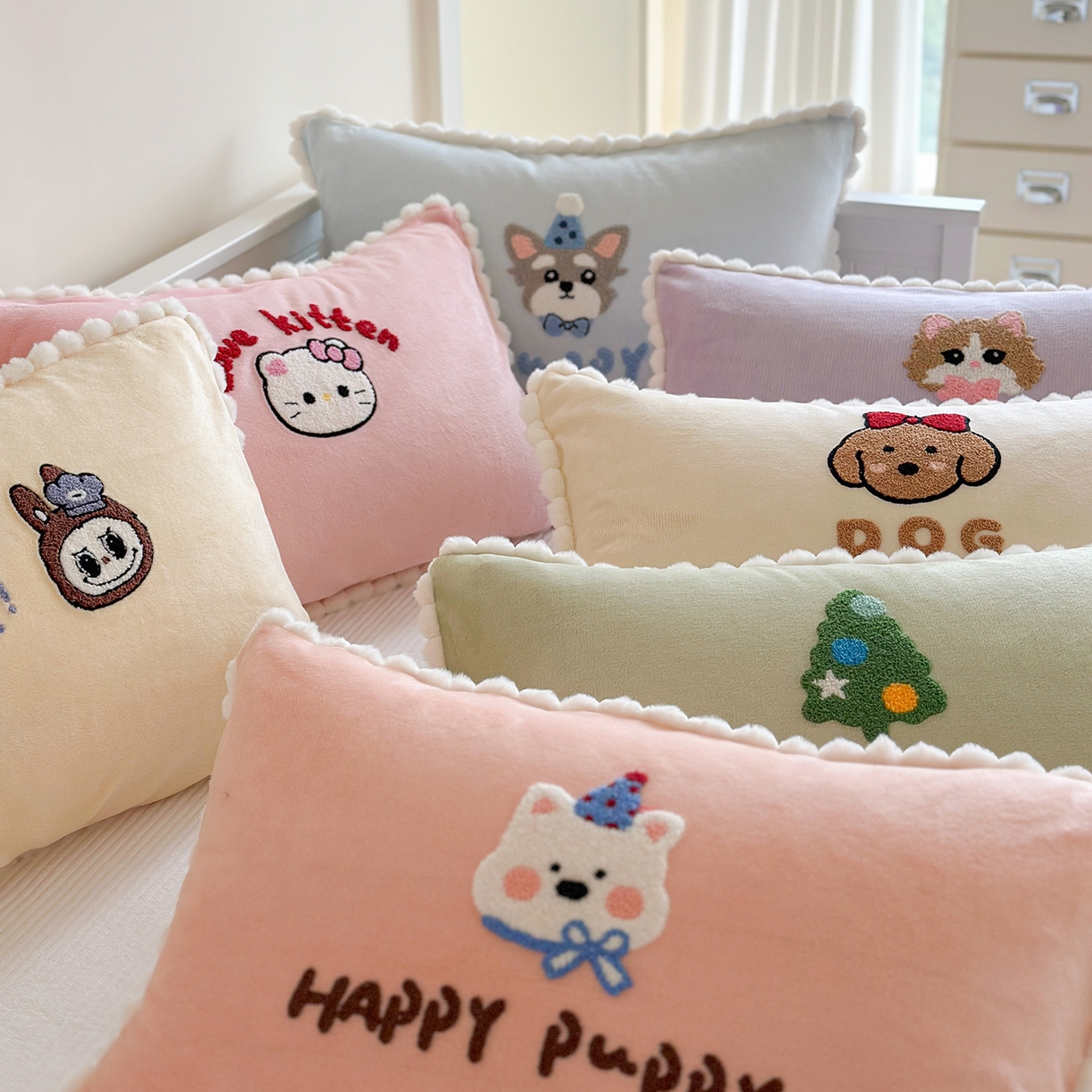 91家纺网 家纺一手货源 找家纺 寐居家纺 2025新款牛奶绒毛巾绣单枕套 组合图仅供展示不可下单