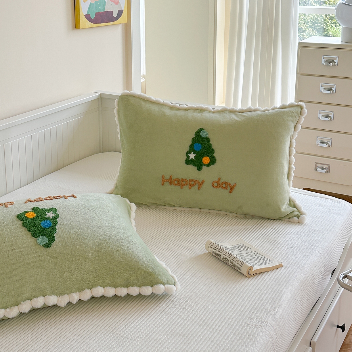 91家纺网 家纺一手货源 找家纺 寐居家纺 2025新款牛奶绒毛巾绣单枕套 发财树·绿