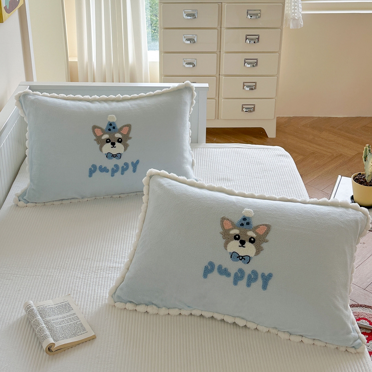 寐居家纺 2025新款牛奶绒毛巾绣单枕套 领结狗·蓝