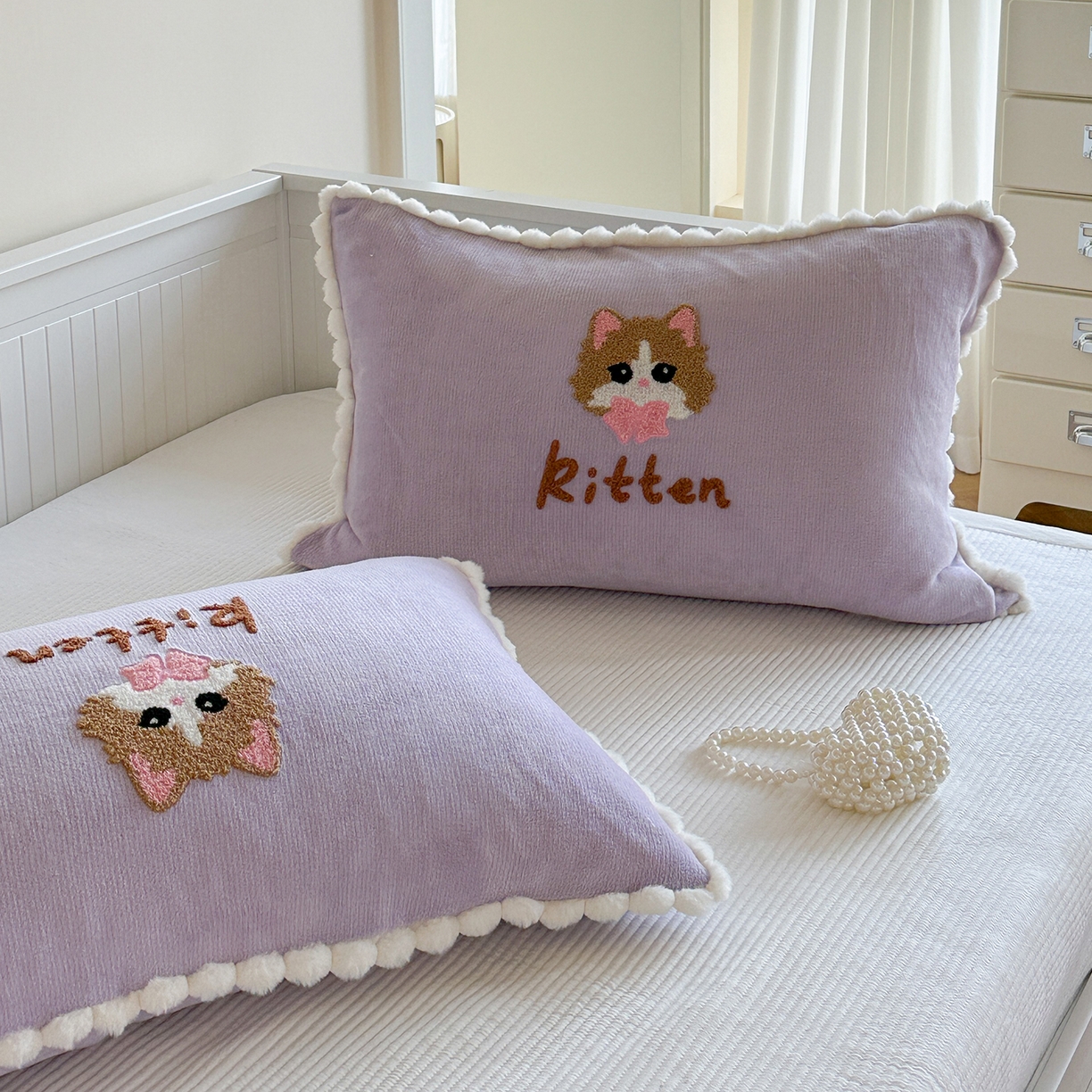 91家纺网 家纺一手货源 找家纺 寐居家纺 2025新款牛奶绒毛巾绣单枕套 萝莉猫·紫