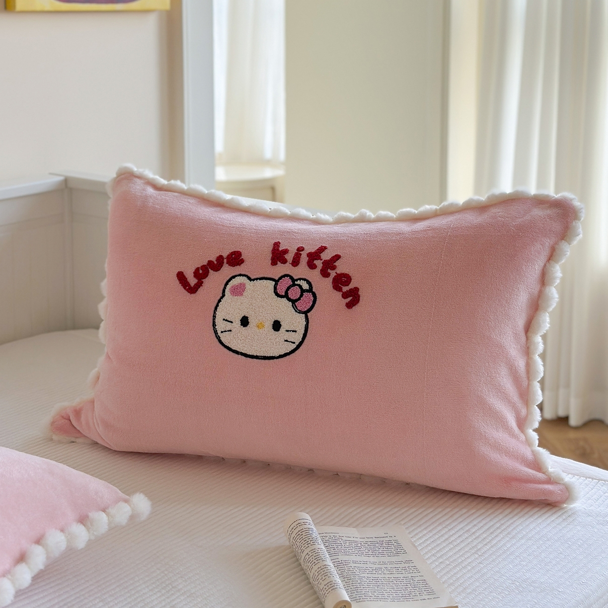 91家纺网 家纺一手货源 找家纺 寐居家纺 2025新款牛奶绒毛巾绣单枕套 少女喵·粉