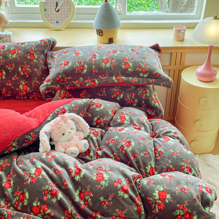 91家纺网 家纺一手货源 找家纺 弗苓家纺 2025新款加厚保暖双面牛奶绒四件套 花妖- 黑