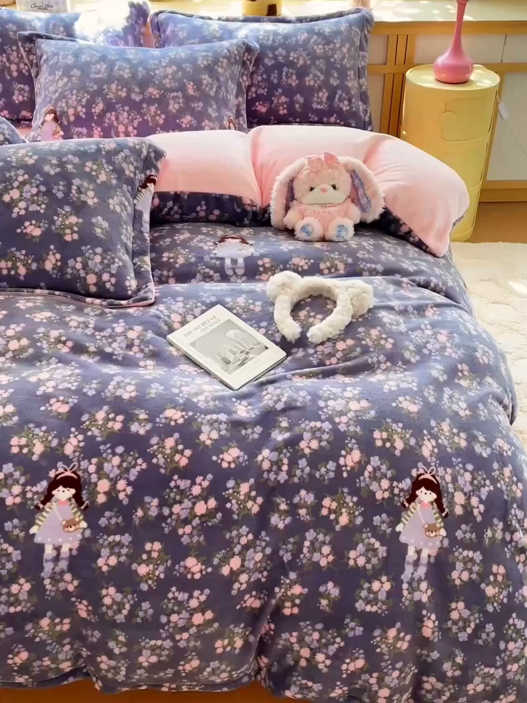 91家纺网 家纺一手货源 找家纺 弗苓家纺 2025新款加厚保暖双面牛奶绒四件套 爱丽丝花园
