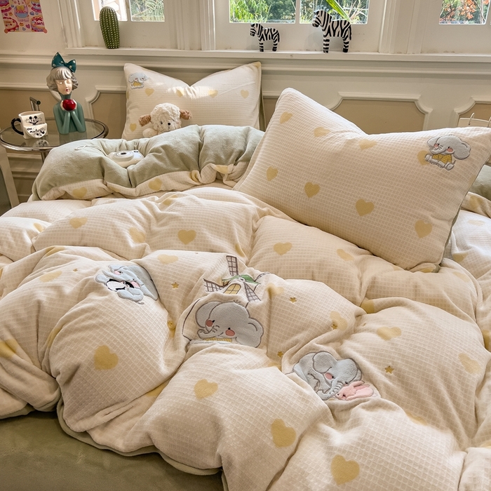 91家纺网 家纺一手货源 找家纺 凯罗 2025新款亲肤舒适牛奶绒雕花印加绣卡通绣花四件套 象象农场