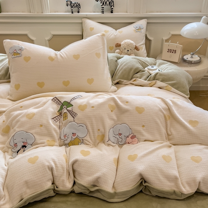 91家纺网 家纺一手货源 找家纺 凯罗 2025新款亲肤舒适牛奶绒雕花印加绣卡通绣花四件套 象象农场