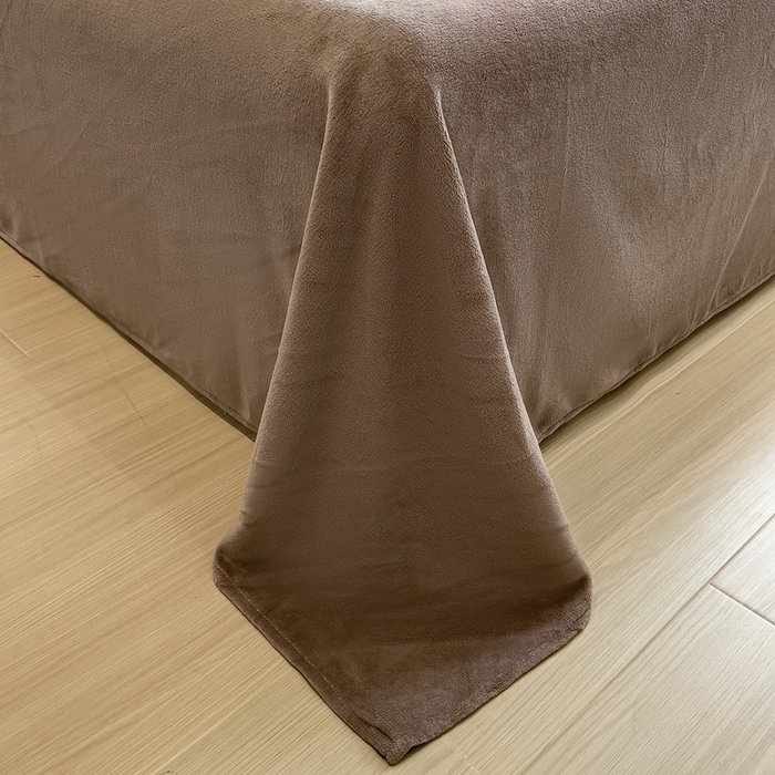 91家纺网 家纺一手货源 找家纺 凯罗 2025新款亲肤舒适牛奶绒雕花印加绣卡通绣花四件套 熊熊玩偶