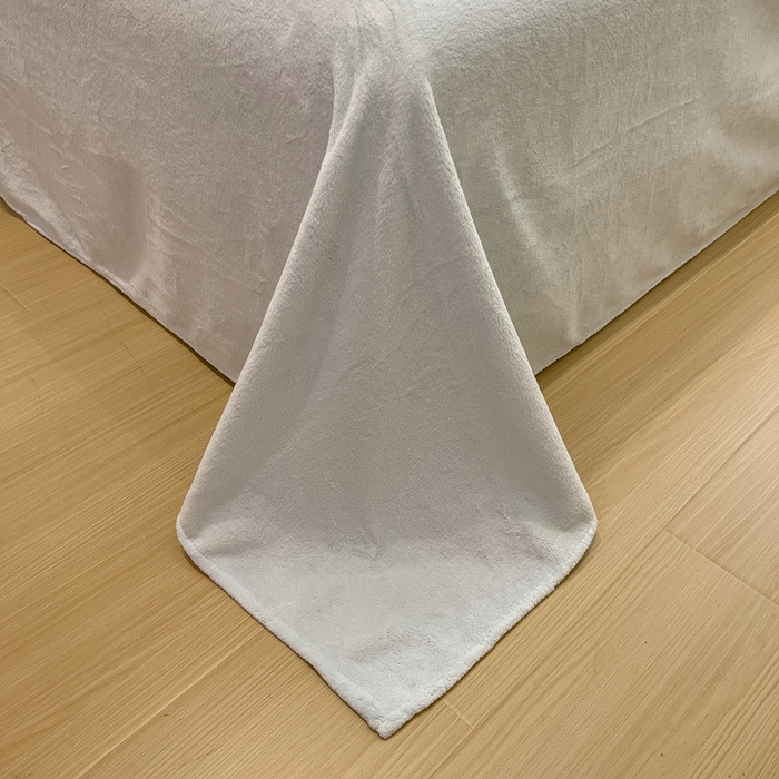 91家纺网 家纺一手货源 找家纺 凯罗 2025新款亲肤舒适牛奶绒雕花印加绣卡通绣花四件套 奇妙玩偶屋