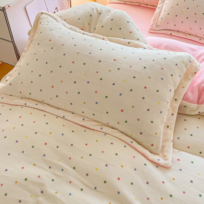 91家纺网 家纺一手货源 找家纺 弗苓家纺 2025新款加厚保暖双面牛奶绒四件套 彩波点