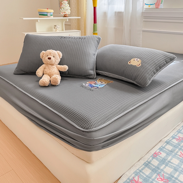 91家纺网 家纺一手货源 找家纺 大元 2025新款零压云棉刺绣款单床笠床笠单件单品床笠小熊仔 小熊仔-高级灰