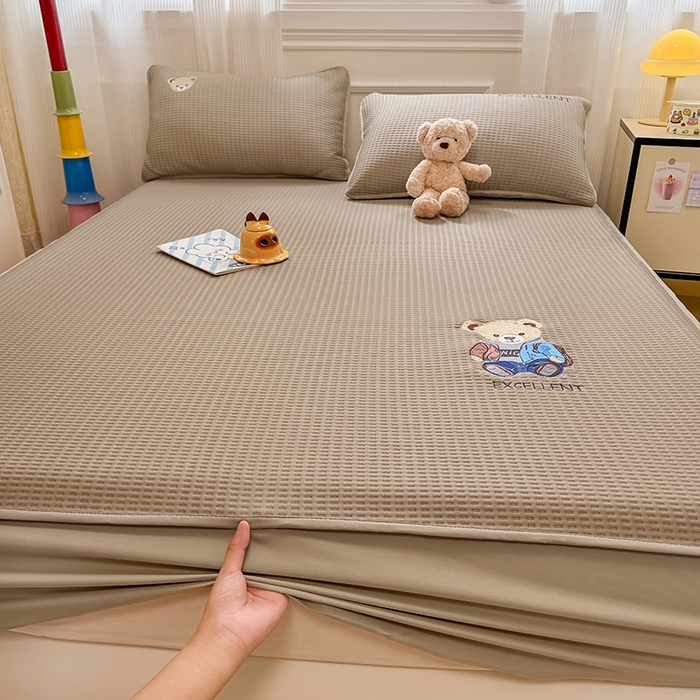 91家纺网 家纺一手货源 找家纺 大元 2025新款零压云棉刺绣款单床笠床笠单件单品床笠小熊仔 小熊仔-卡其